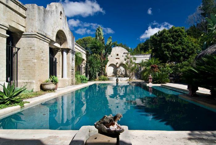 the riad pool in byron bay